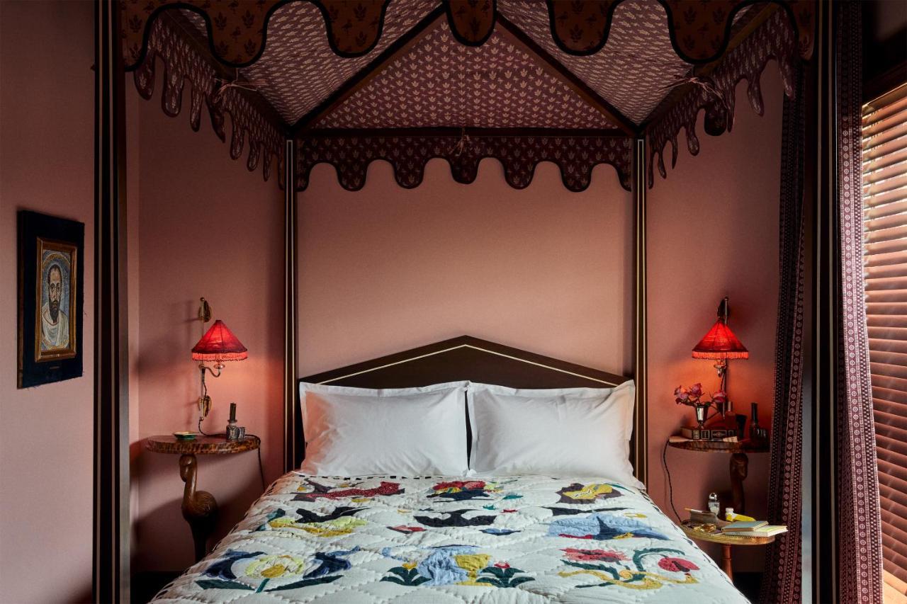 Queen Room,1345169210:JPEG